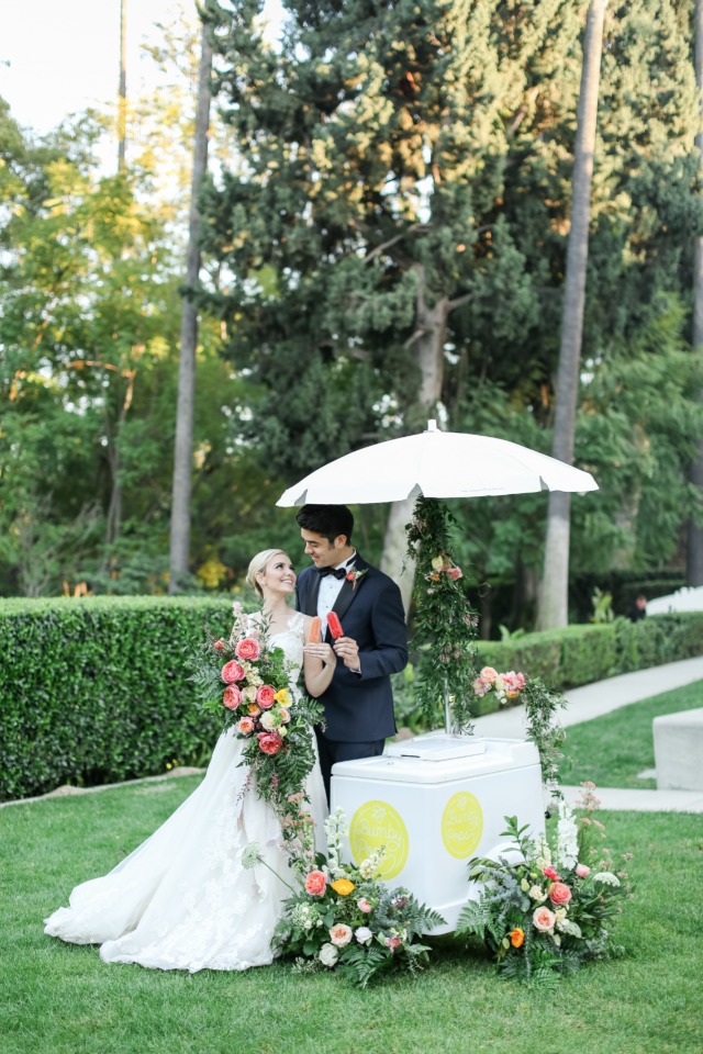 Love this popsicle stand for a summer wedding