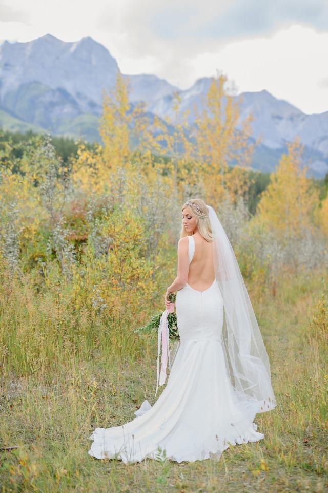 backless wedding dress