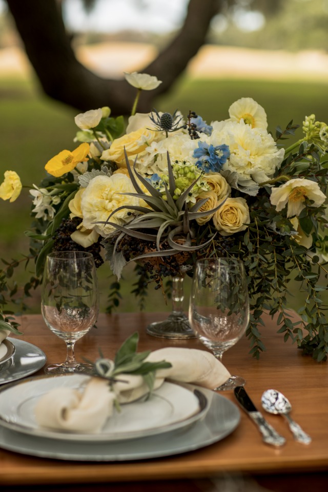 yellow and blue wedding flowers