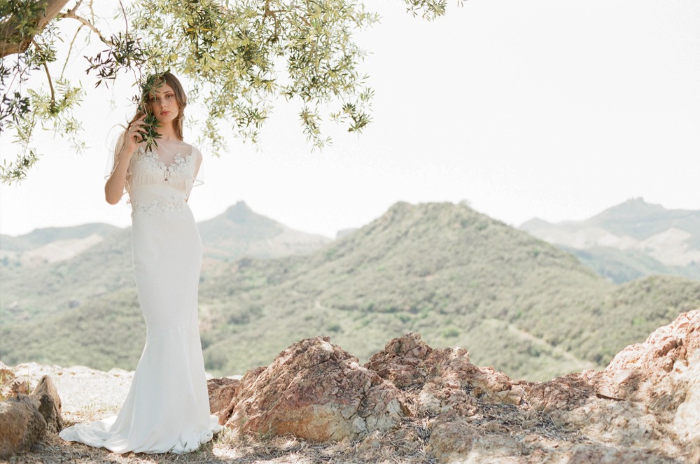 10-wedding-dresses-for-a-winery