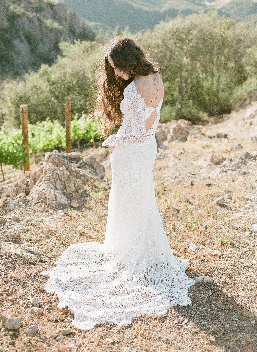 10-wedding-dresses-for-a-winery