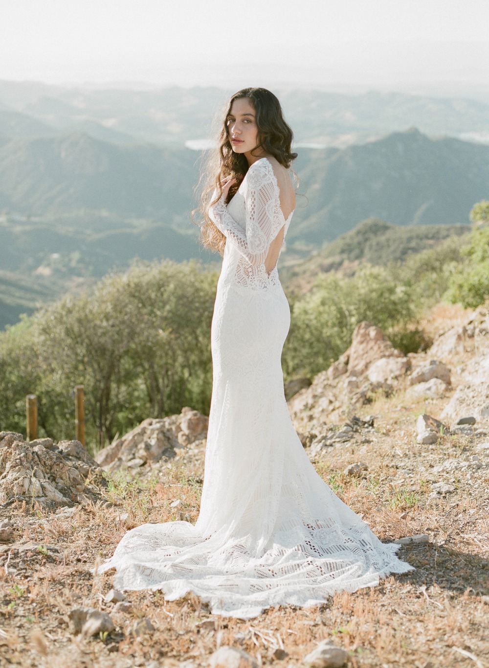 10-wedding-dresses-for-a-winery