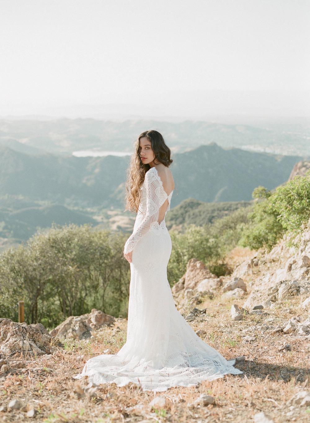 10-wedding-dresses-for-a-winery