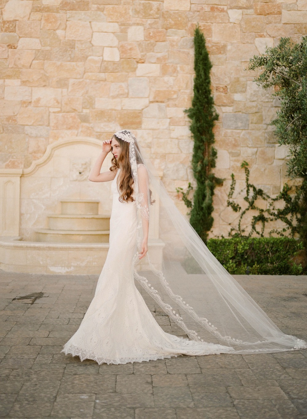 10-wedding-dresses-for-a-winery