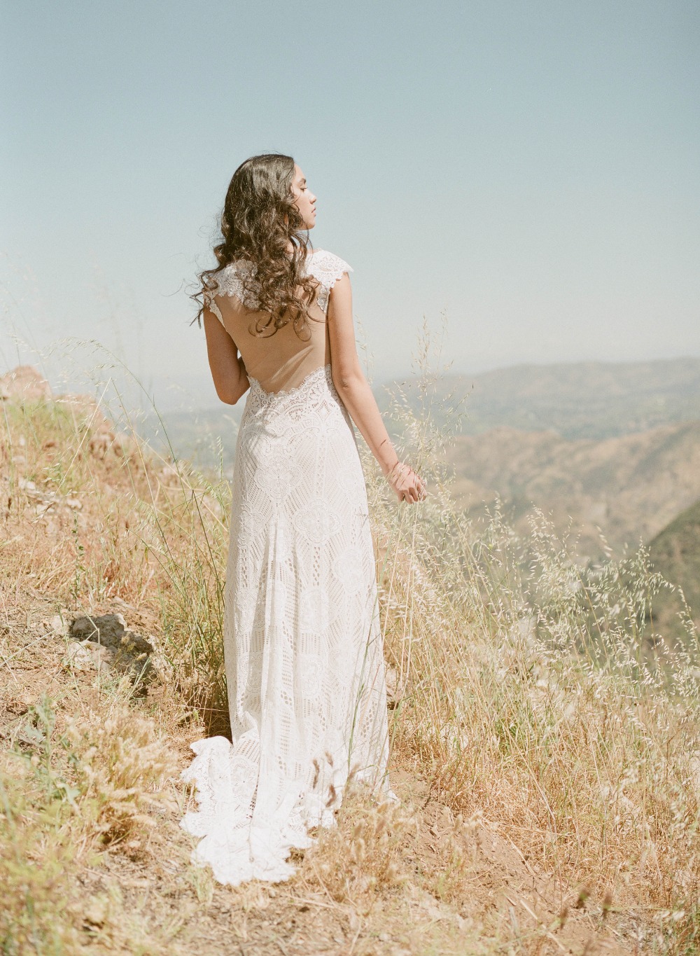 10-wedding-dresses-for-a-winery