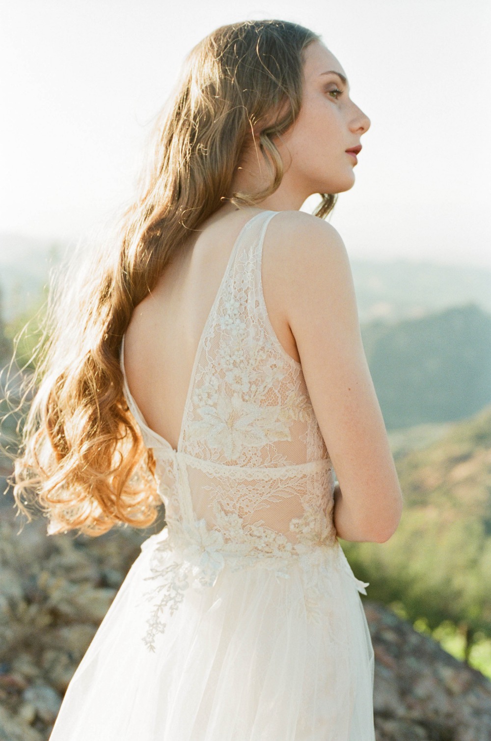 10-wedding-dresses-for-a-winery