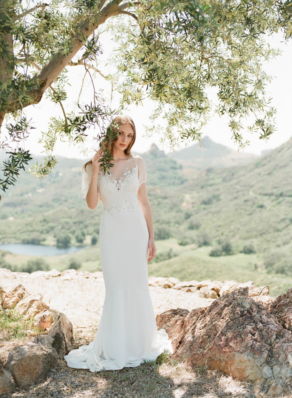 10-wedding-dresses-for-a-winery