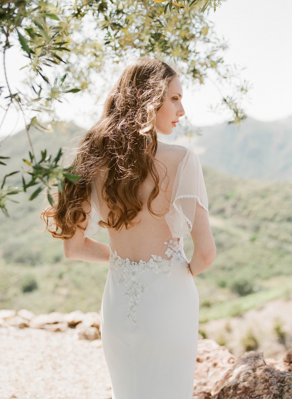 10-wedding-dresses-for-a-winery