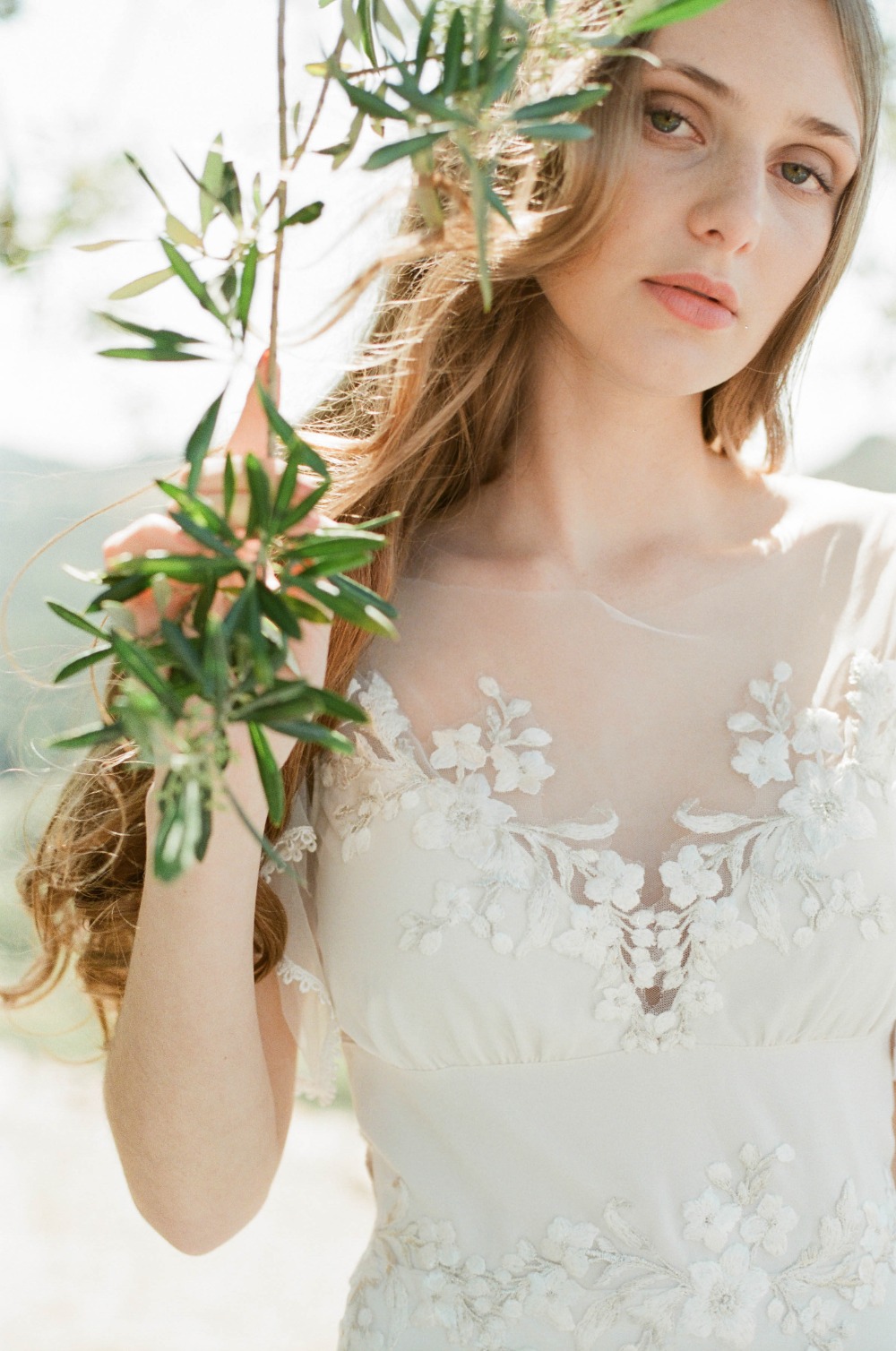 10-wedding-dresses-for-a-winery