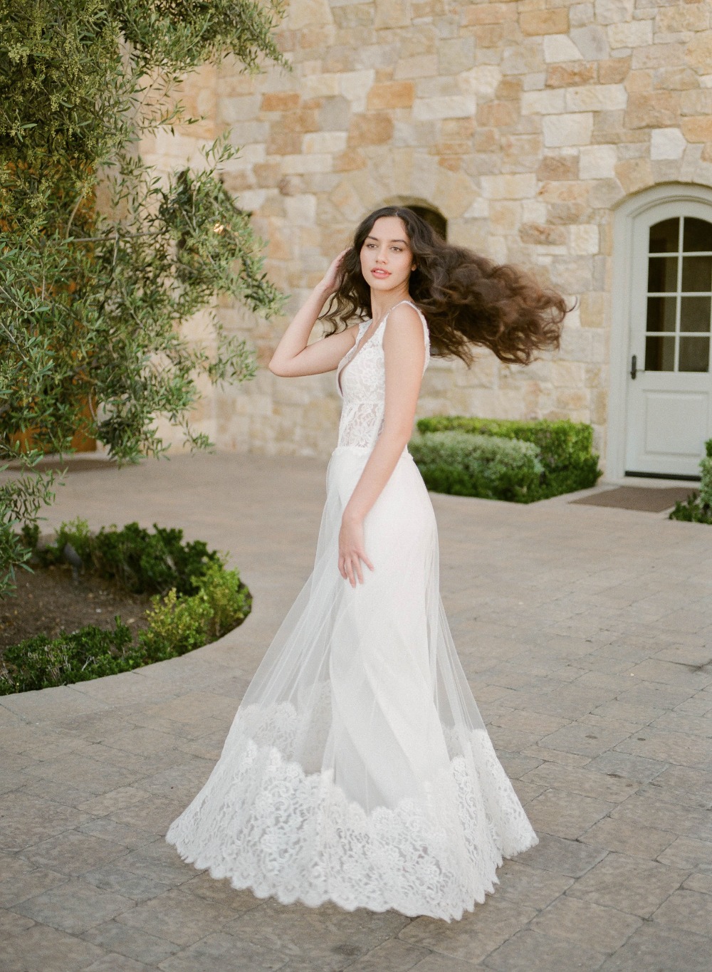 10-wedding-dresses-for-a-winery