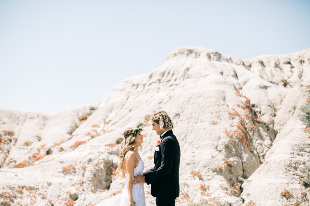 peach-and-magenta-tropical-wedding