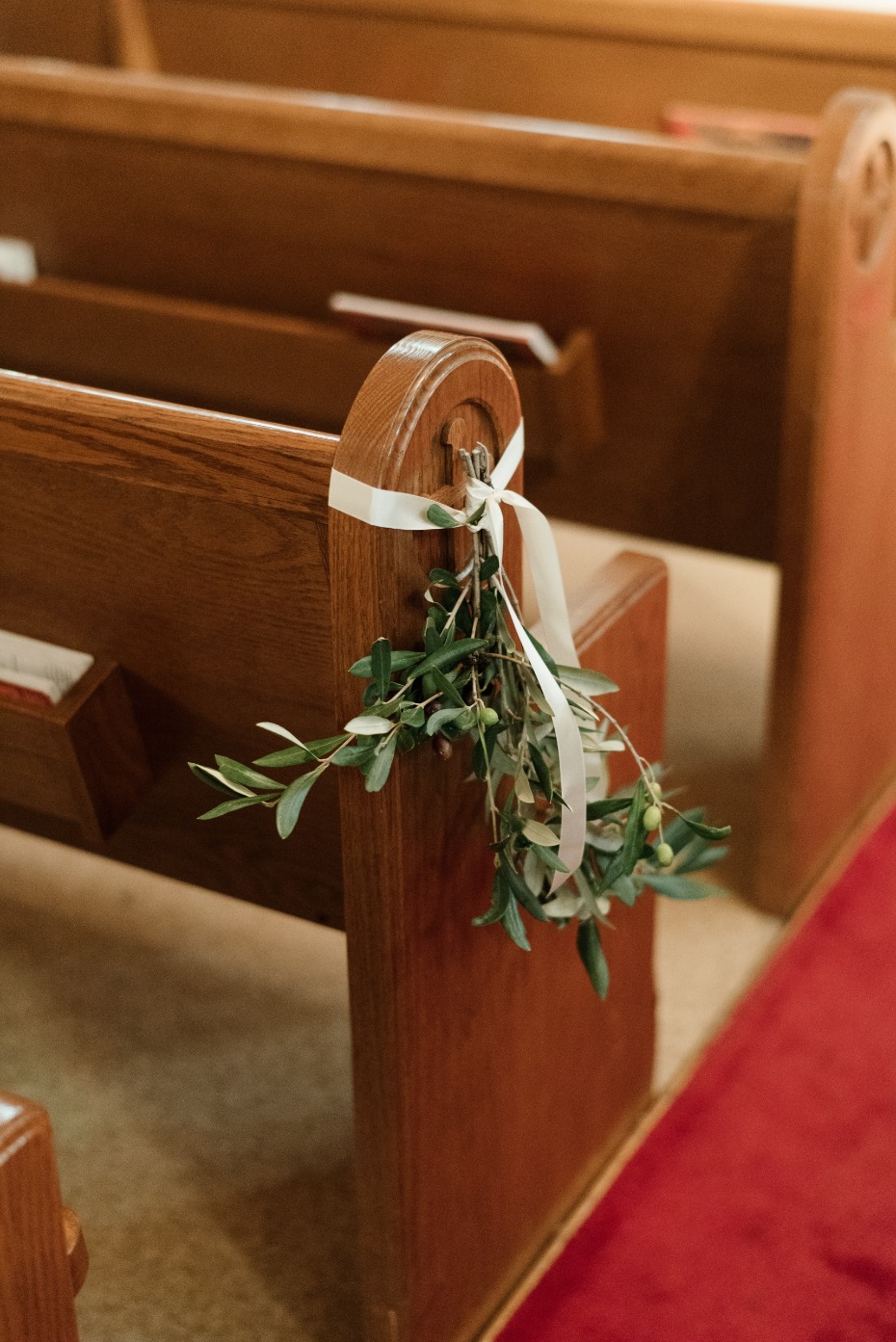 olive branch wedding aisle decor