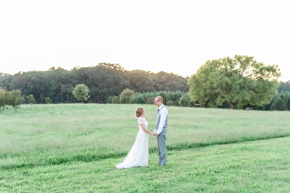 falling-in-love-with-late-summer-wedding