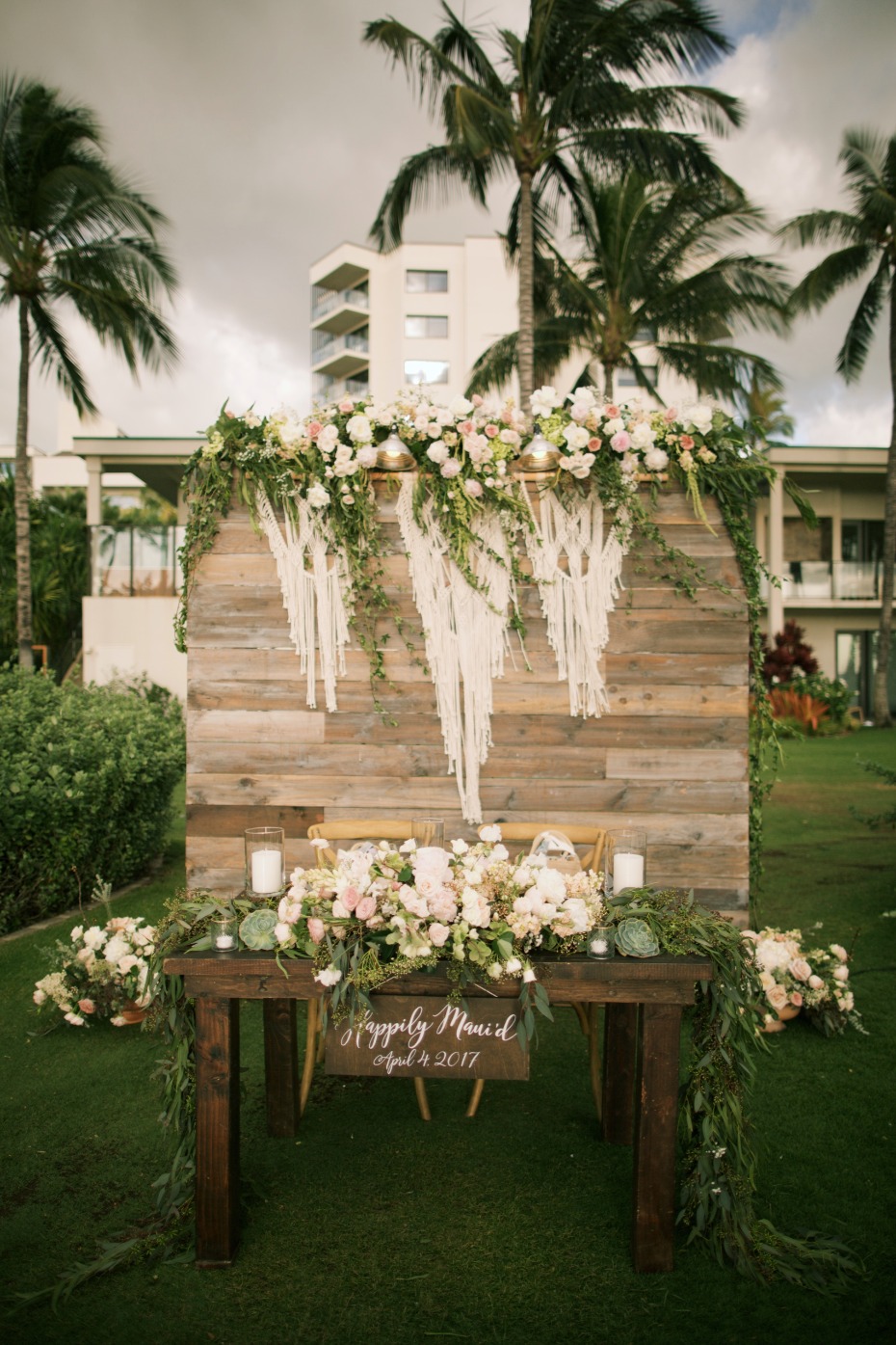 Boho sweetheart backdrop and sweetheart table