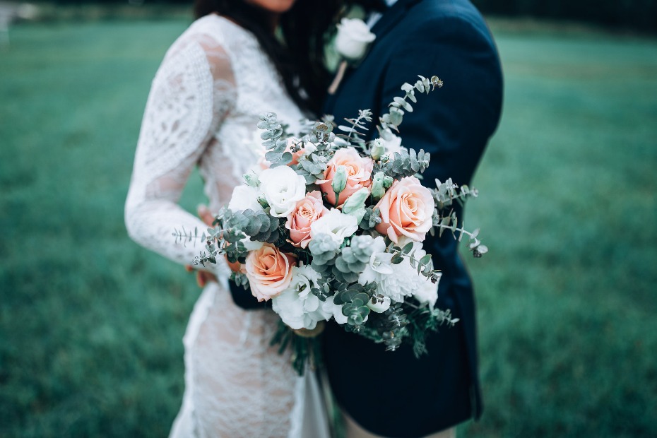 Peach and white bouquet with greenery