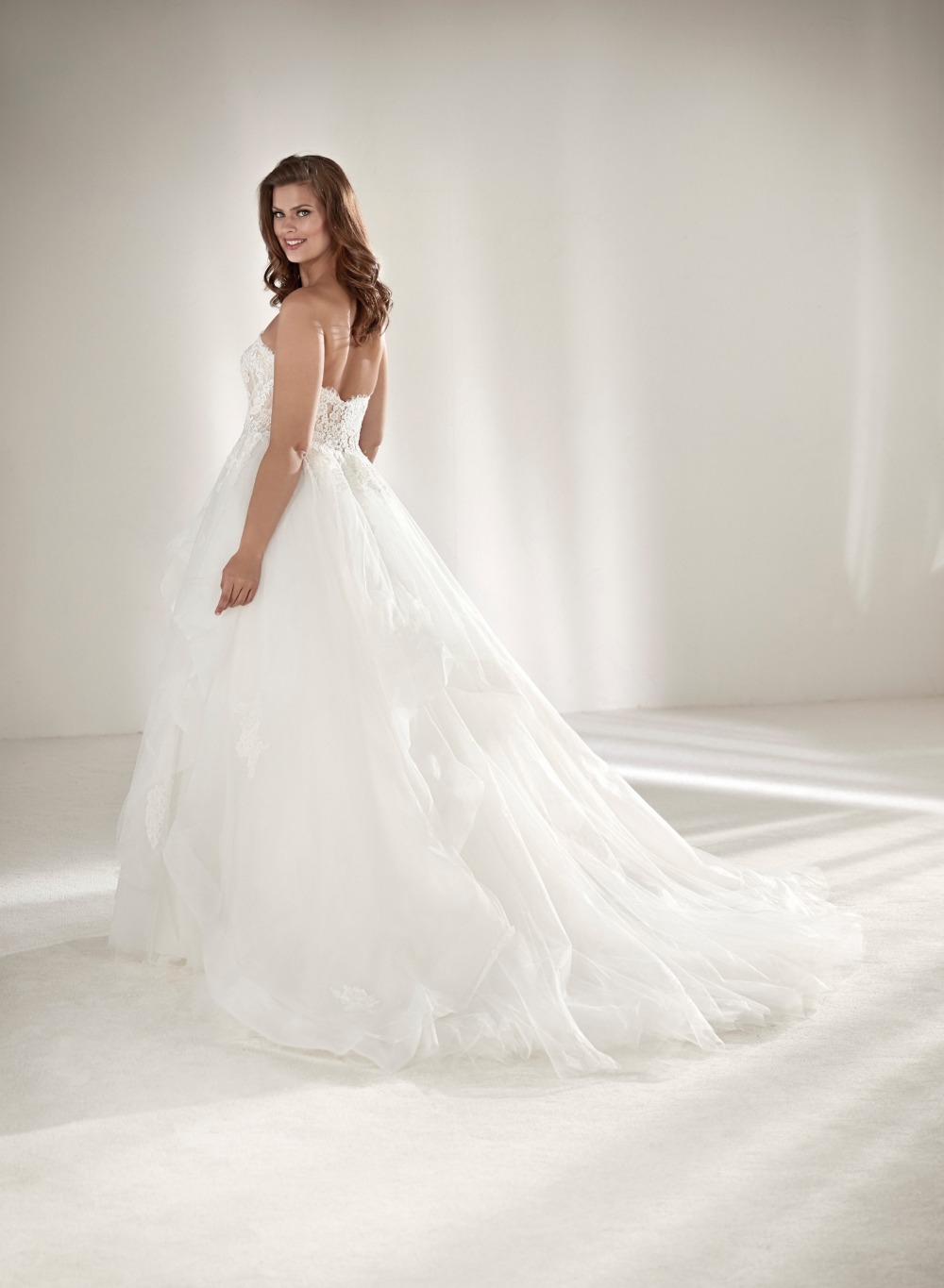 5pronovias_plussize_wedding_dress