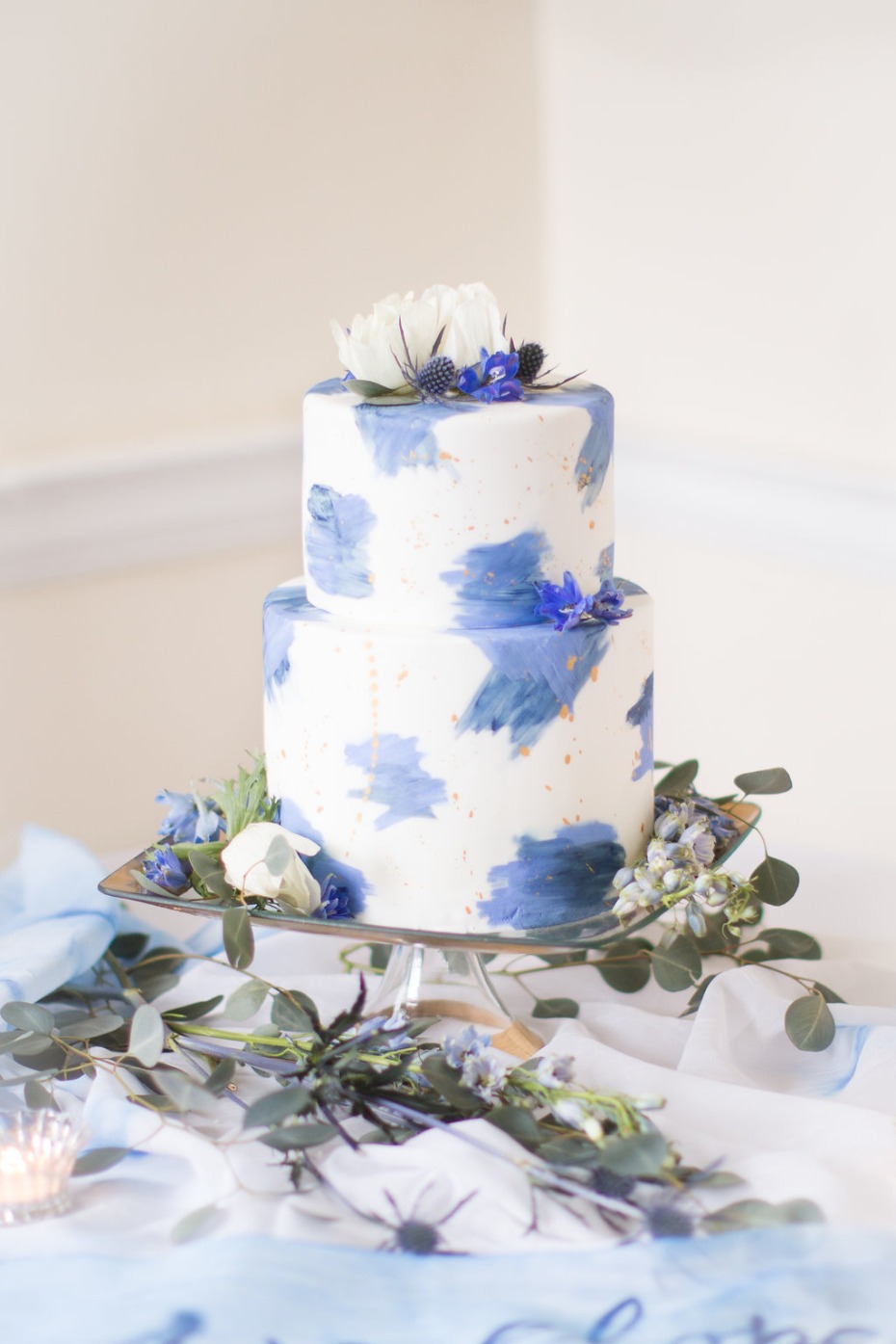 Blue and gold wedding cake