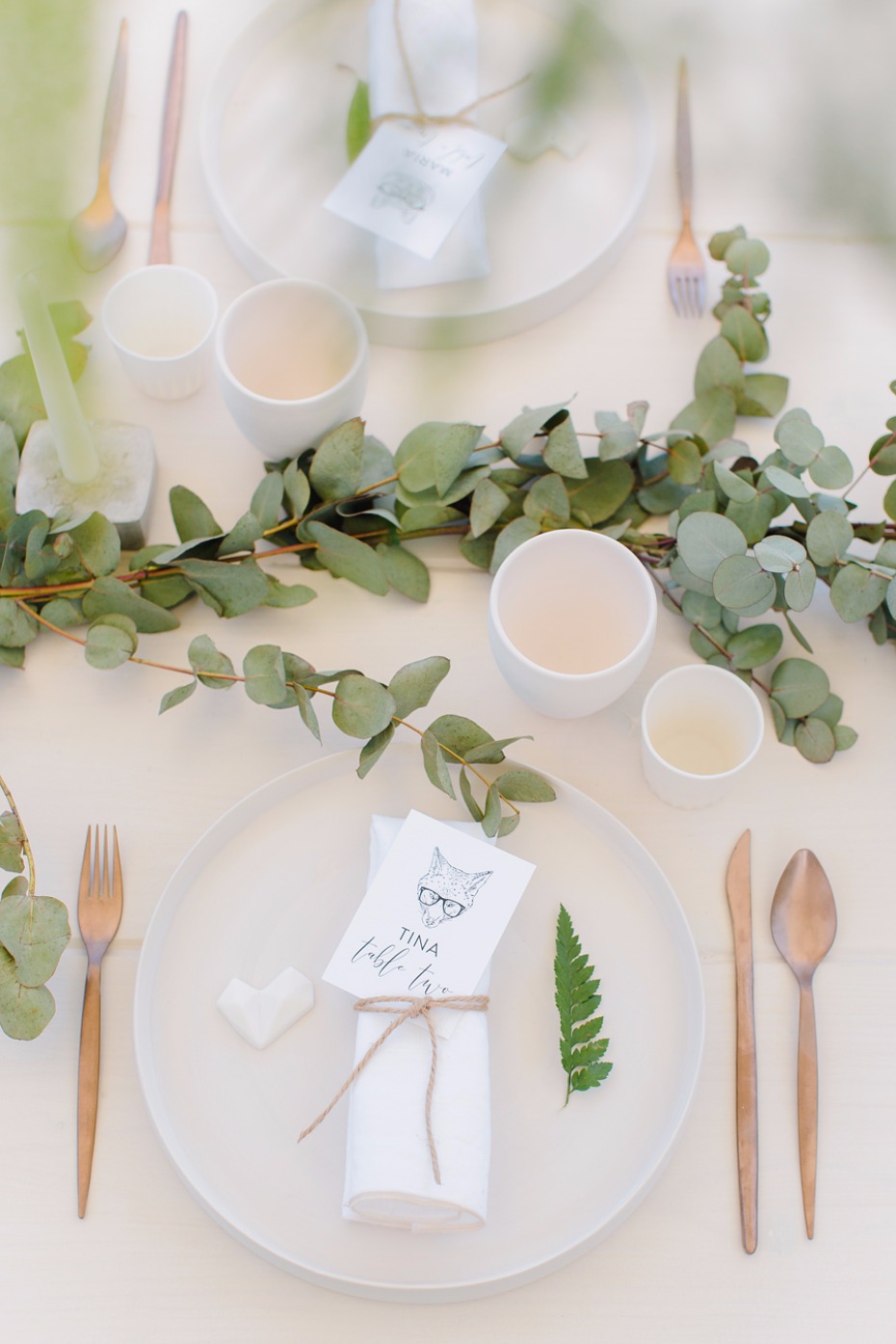 Green, white and copper table decor