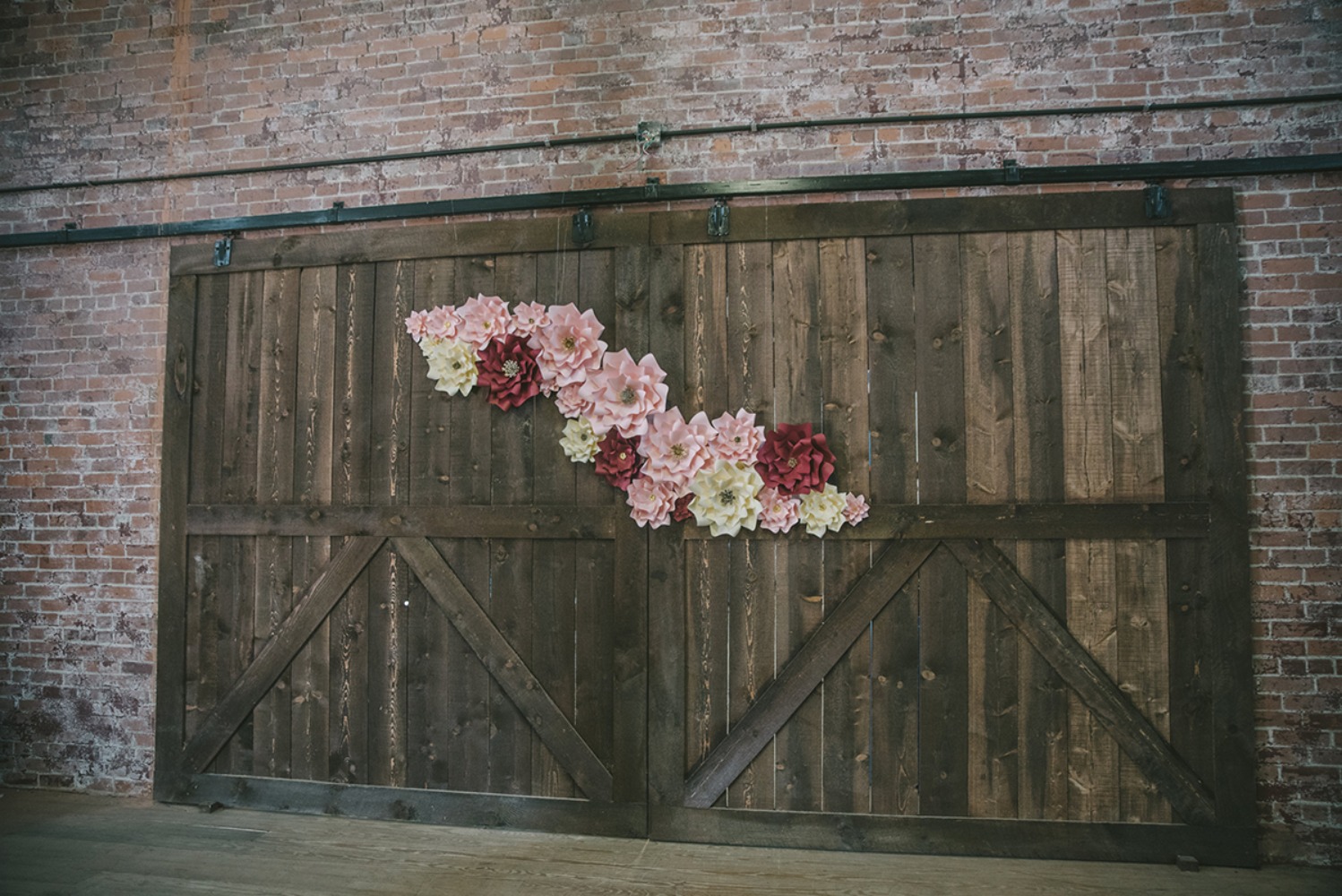 pinkandburgundypaperflowerweddingideas31