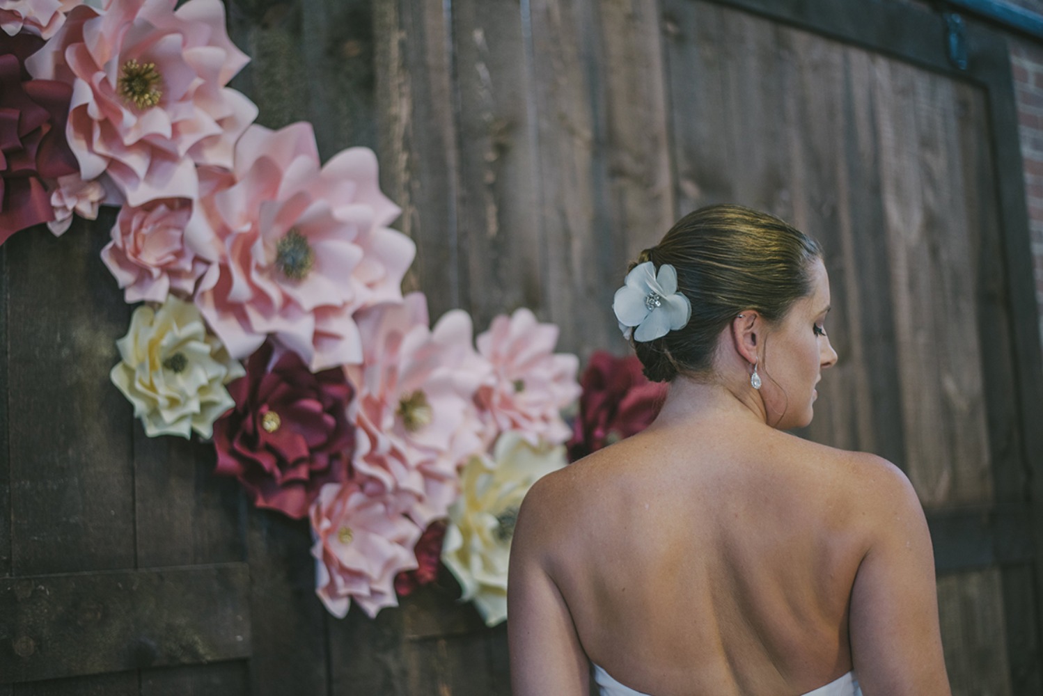 pinkandburgundypaperflowerweddingideas42