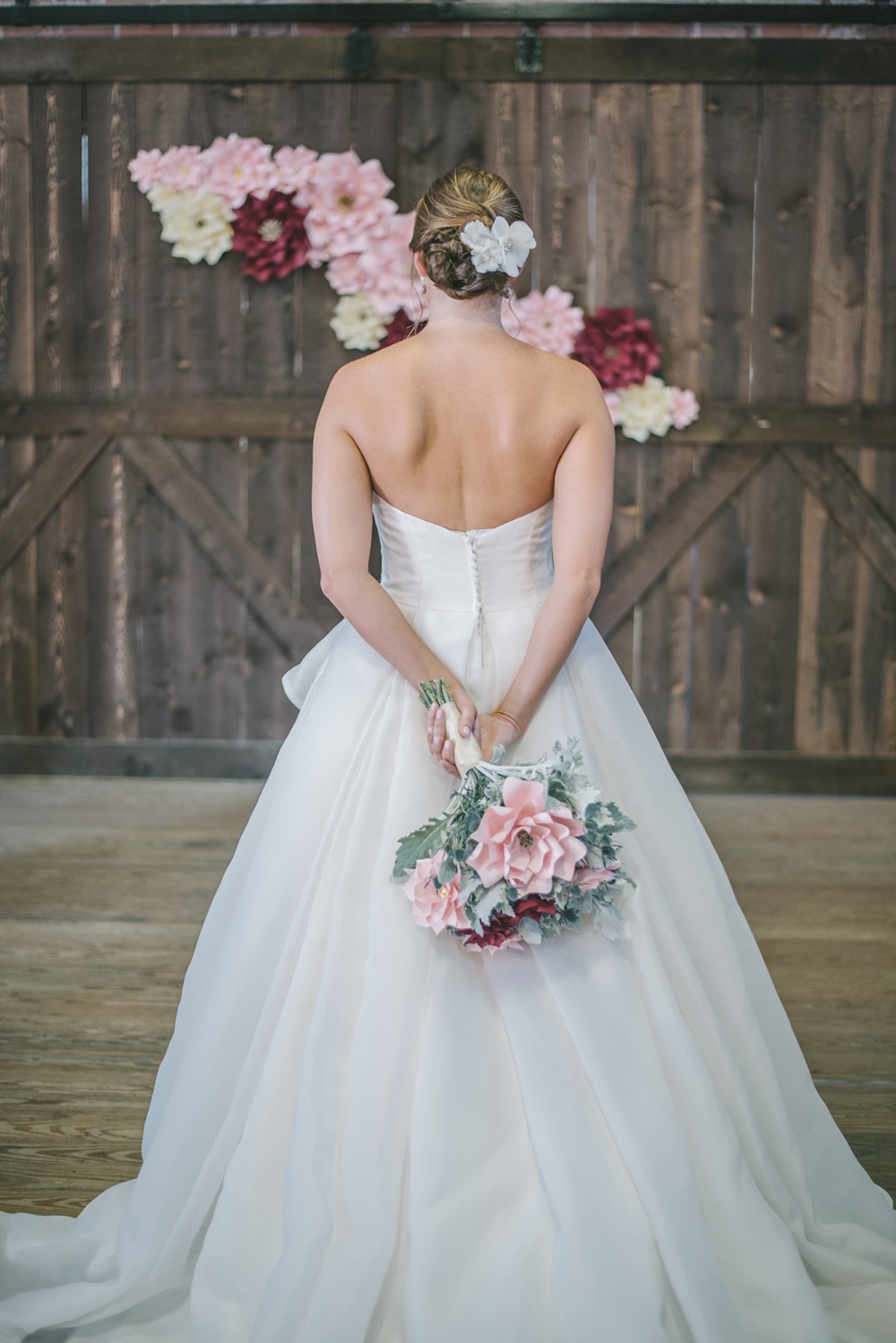 pinkandburgundypaperflowerweddingideas47