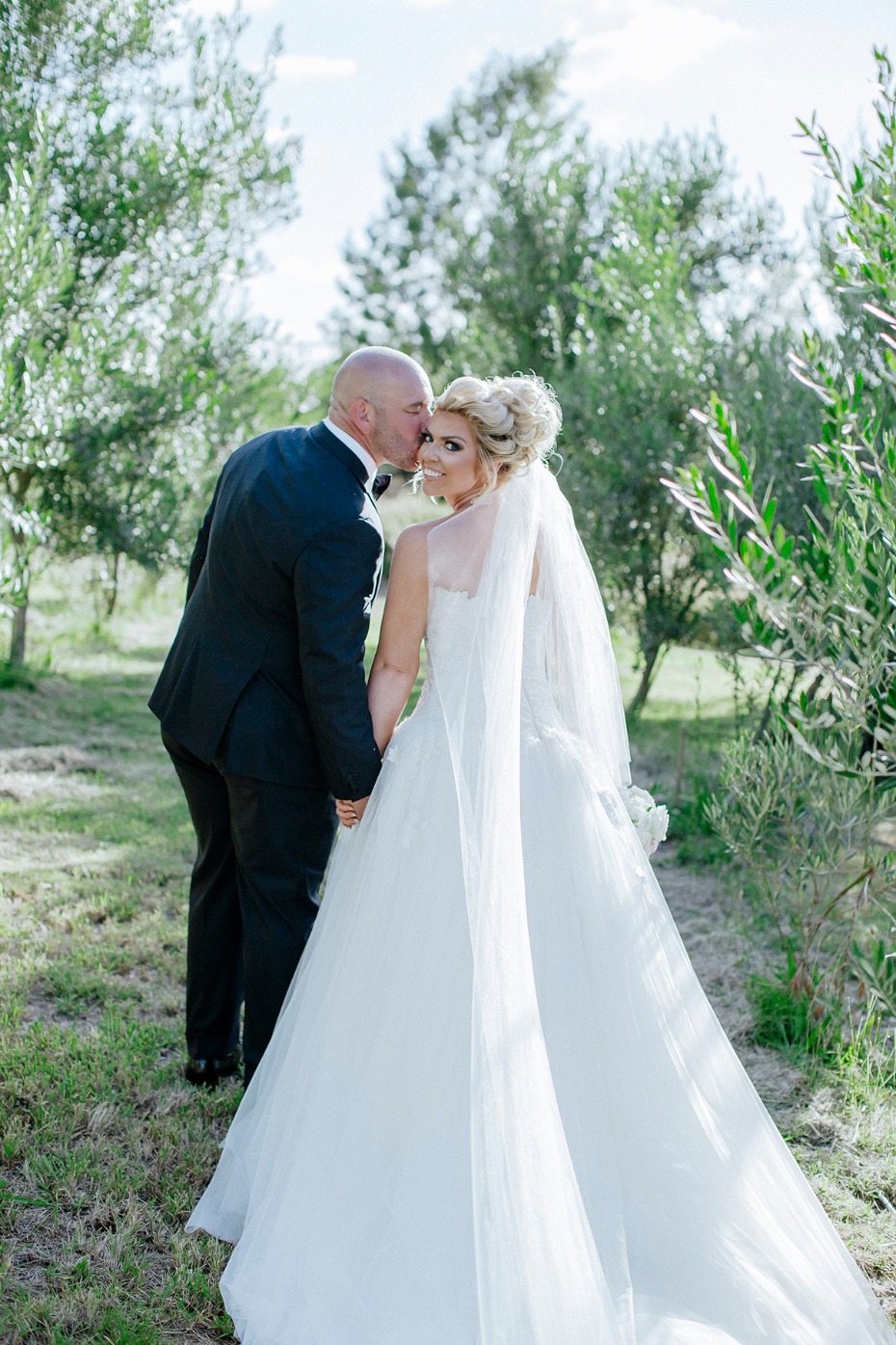 bride and groom wedding photo idea