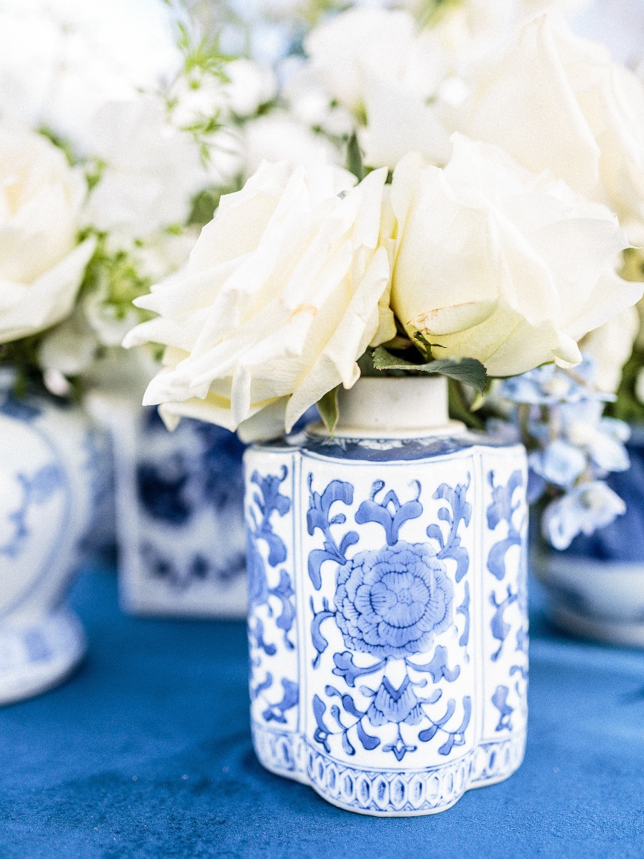 Blue and white porcelain vase