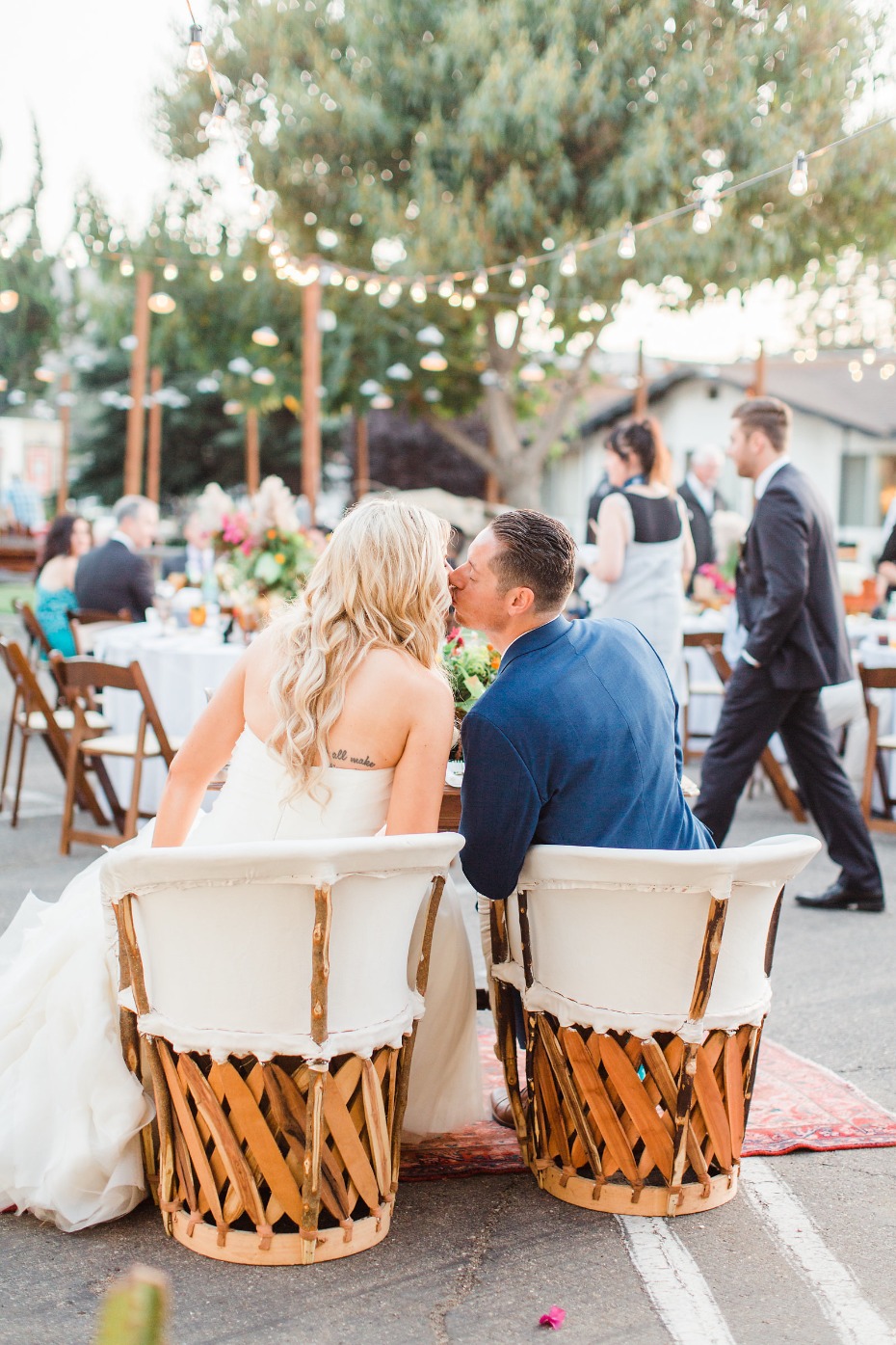 Relaxed outdoor wedding at the Alamo Motel