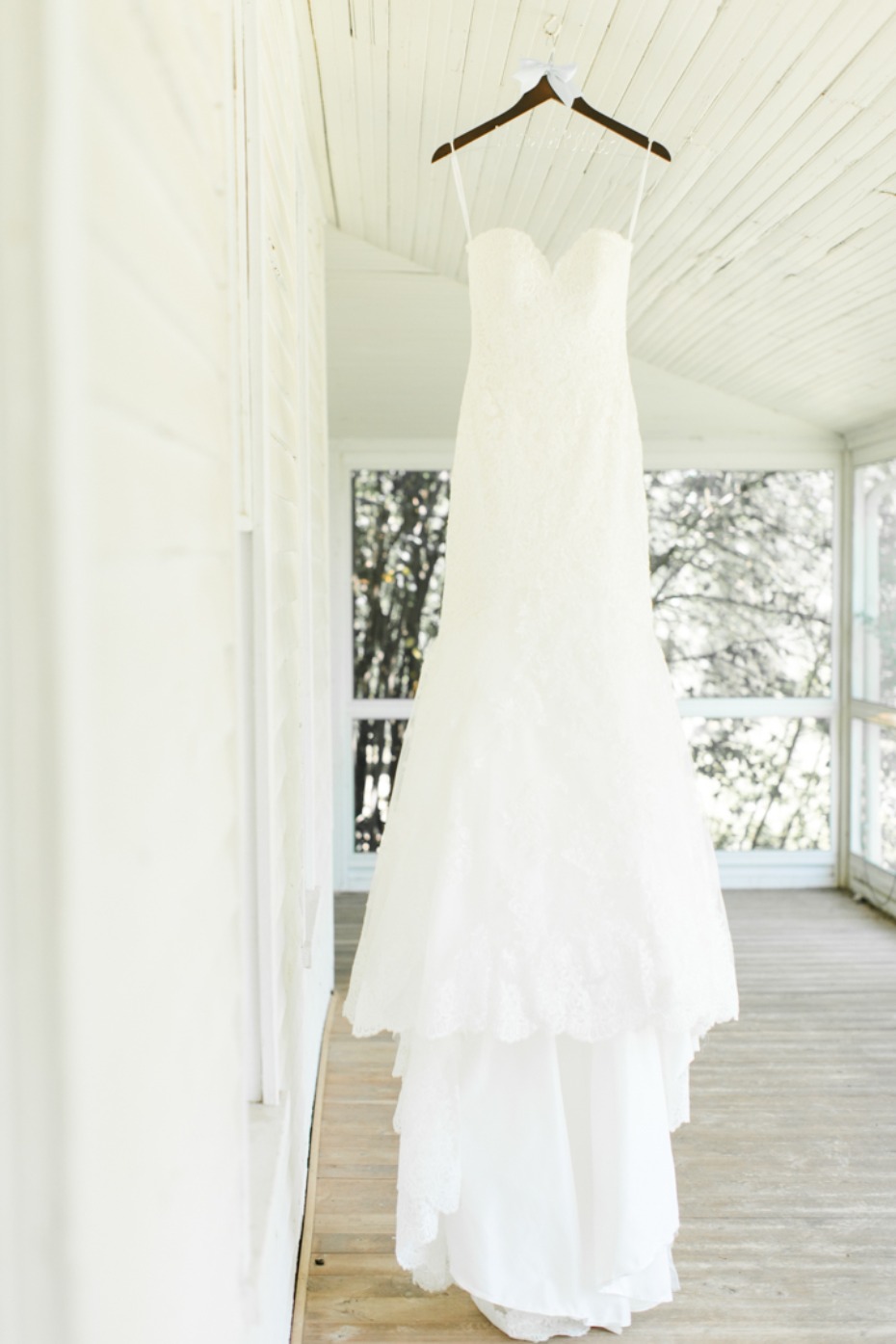 Strapless wedding dress