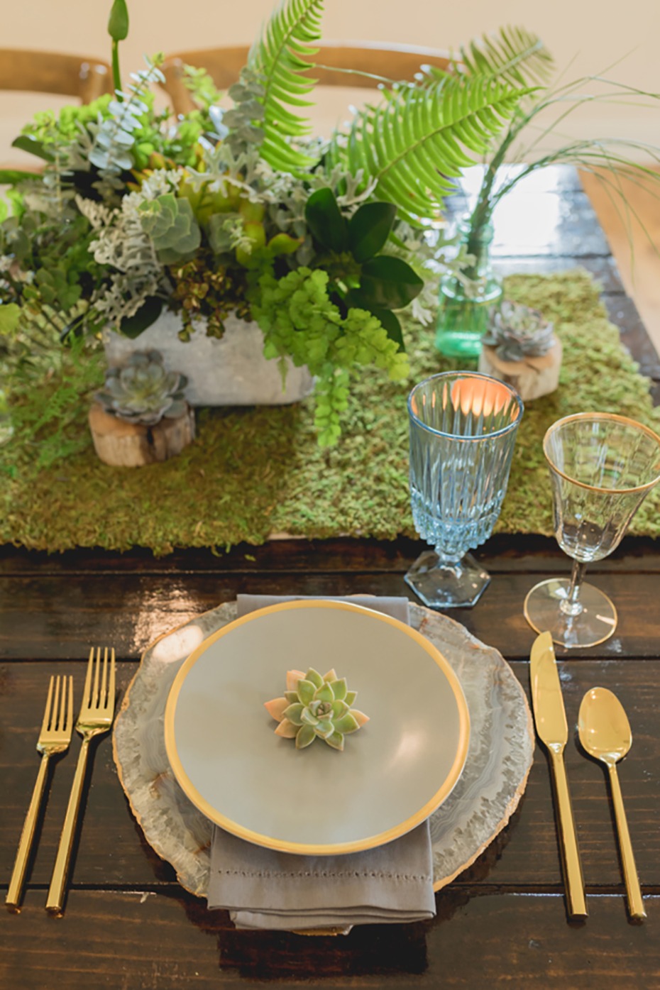 rustic outdoor chic wedding table decor