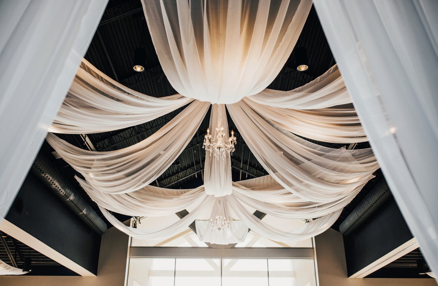 luxury-lakefront-wedding-with-diy