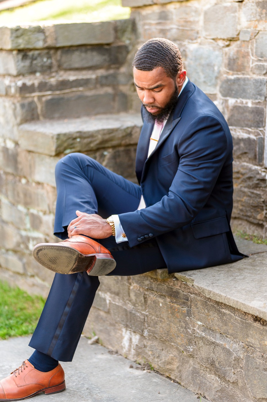 groom in navy suit