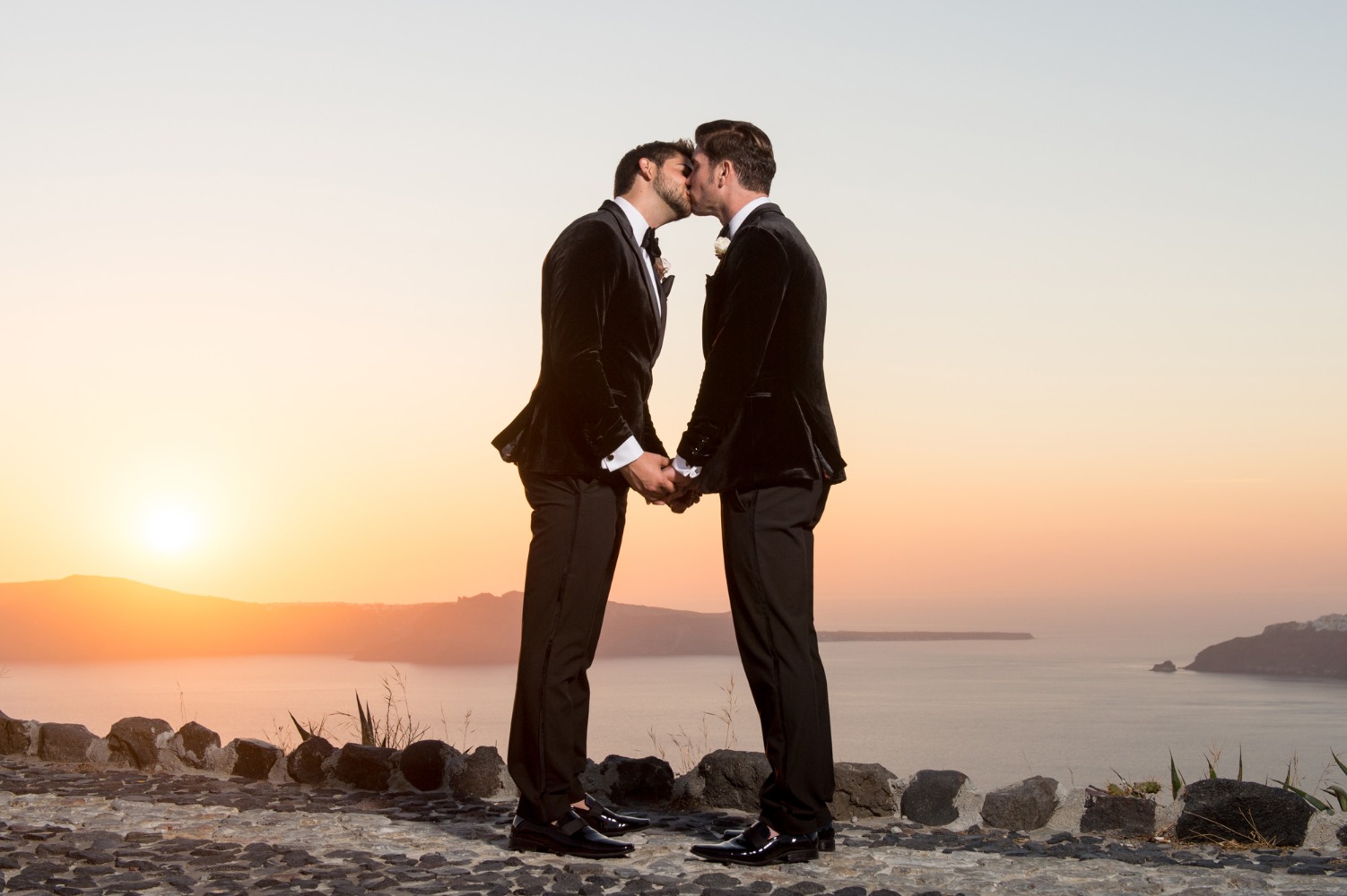 these-two-grooms-had-eight-bridesmaids