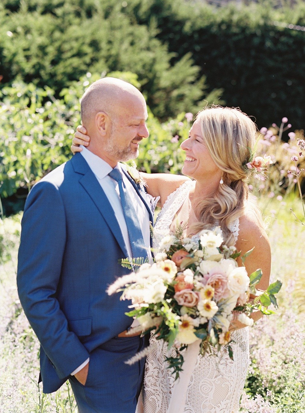 upscale-barn-wedding-at-the-peace-barn