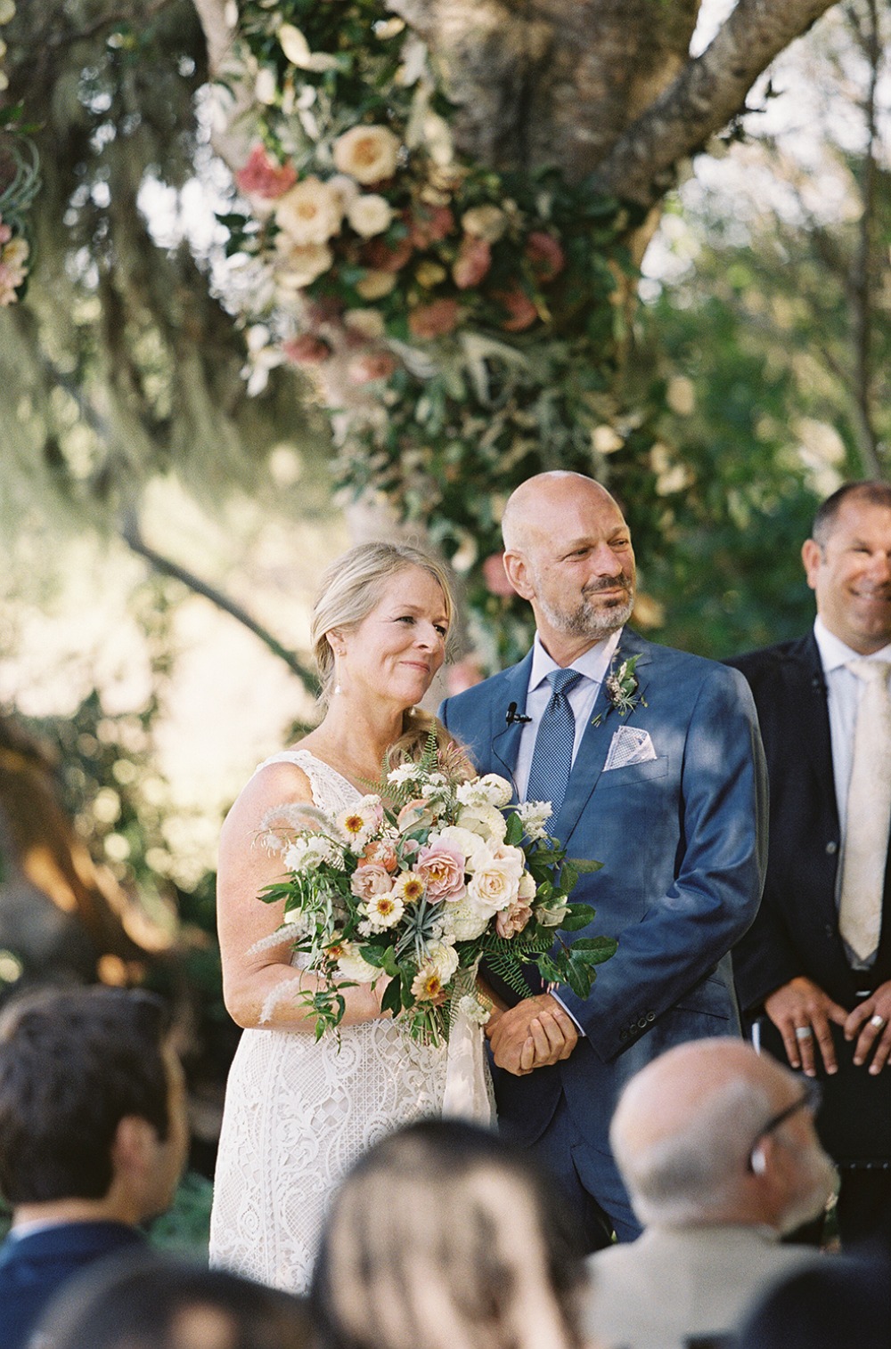 upscale-barn-wedding-at-the-peace-barn