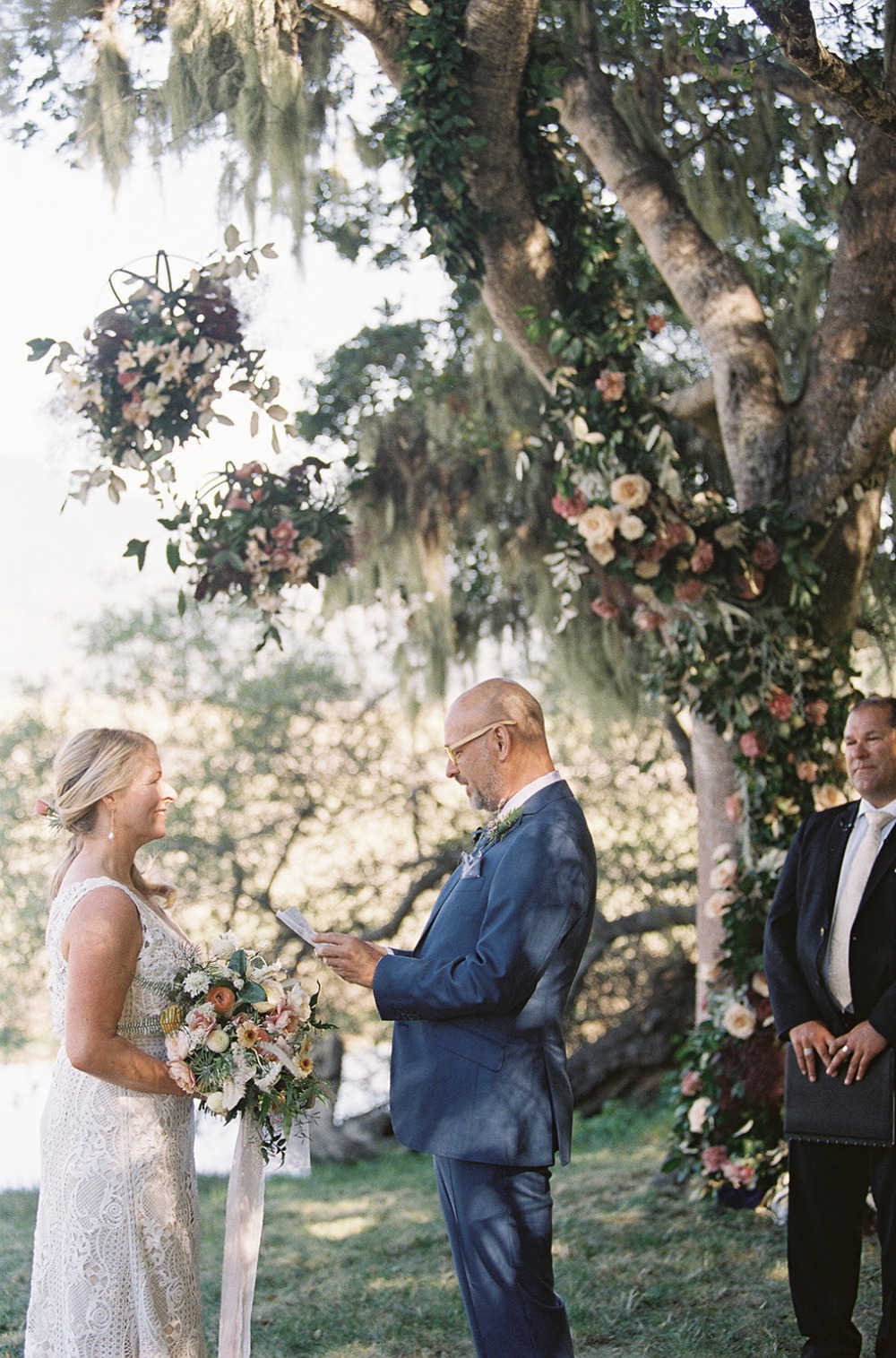 upscale-barn-wedding-at-the-peace-barn