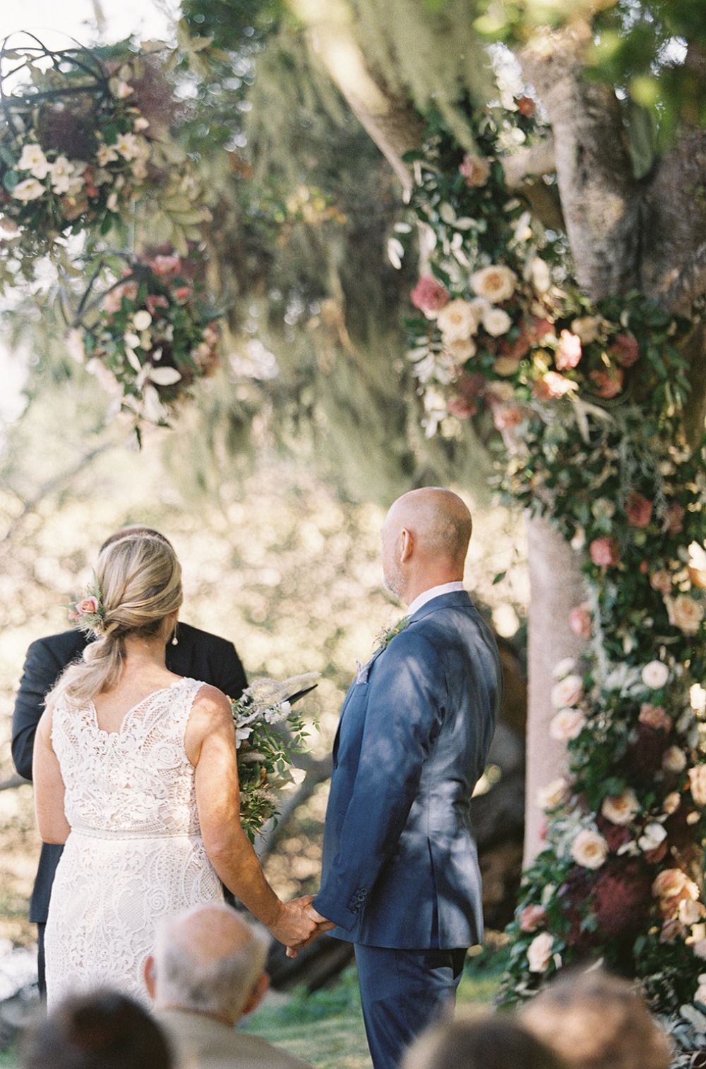 upscale-barn-wedding-at-the-peace-barn