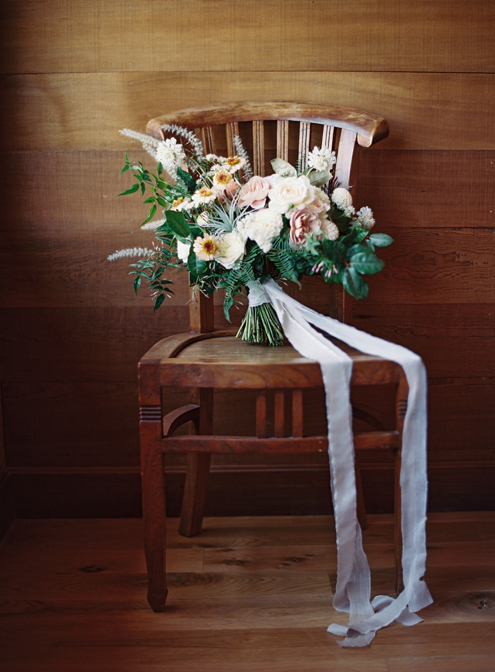 upscale-barn-wedding-at-the-peace-barn