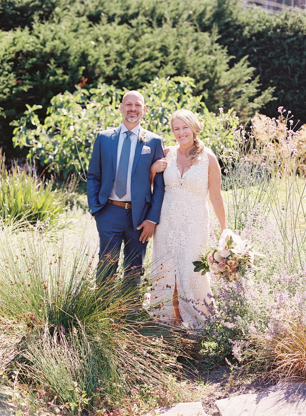 upscale-barn-wedding-at-the-peace-barn