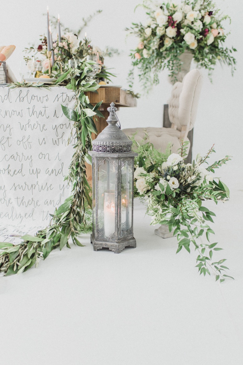 Lanterns and florals wedding decor