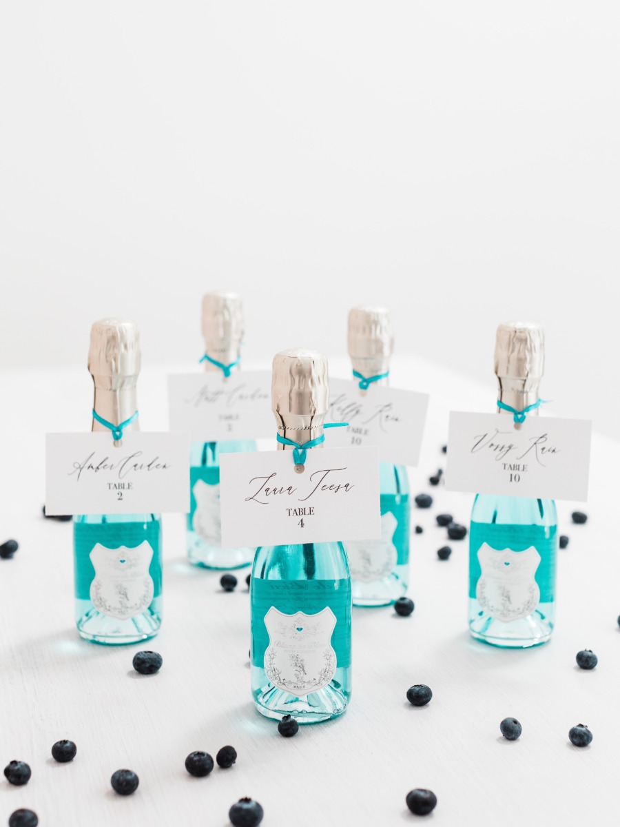 5 Ways to Use Mini Bubbly Bottles At Your Wedding