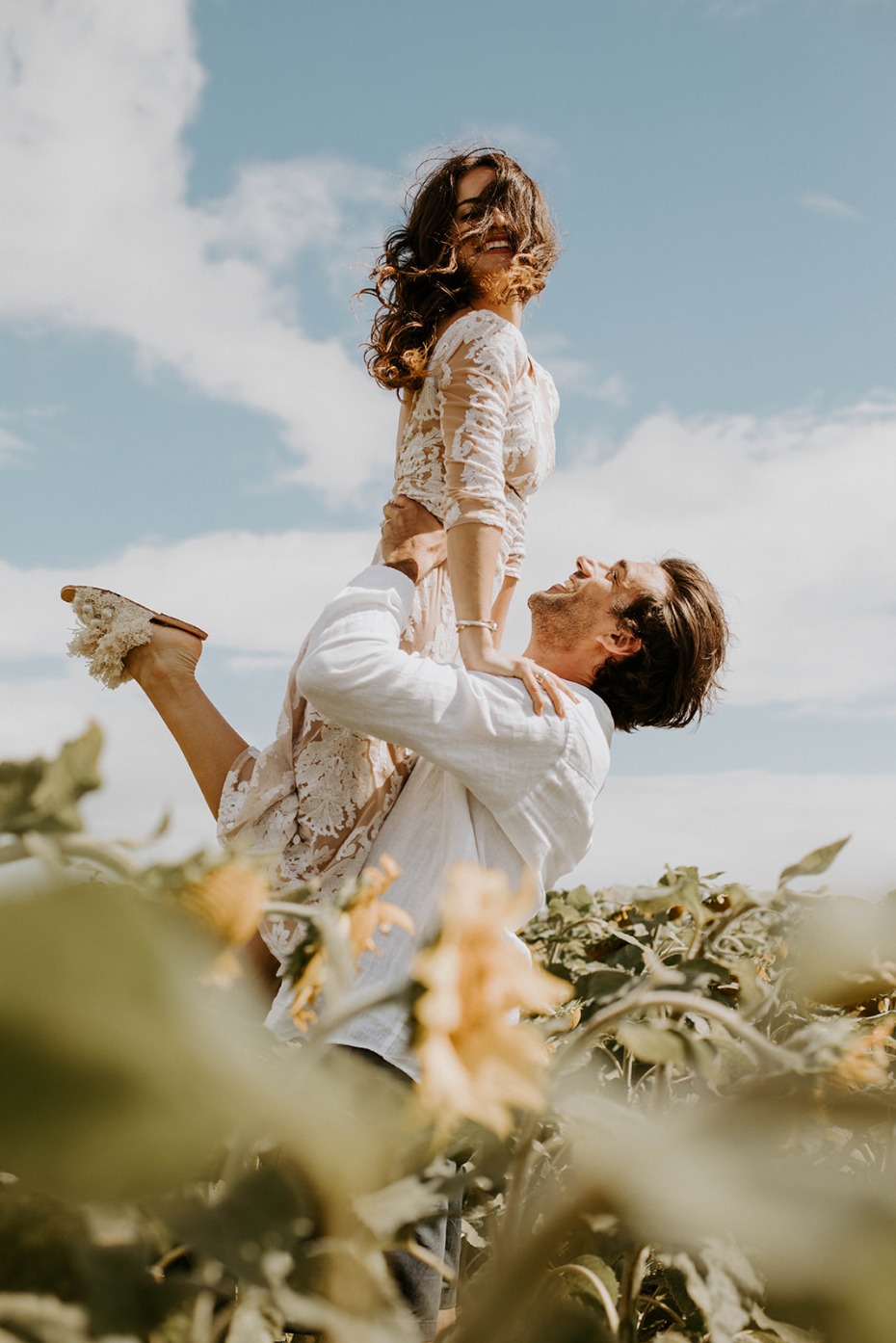 cute wedding lift photo idea