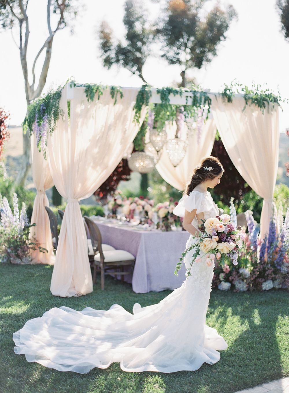 soft and romantic wedding style idea