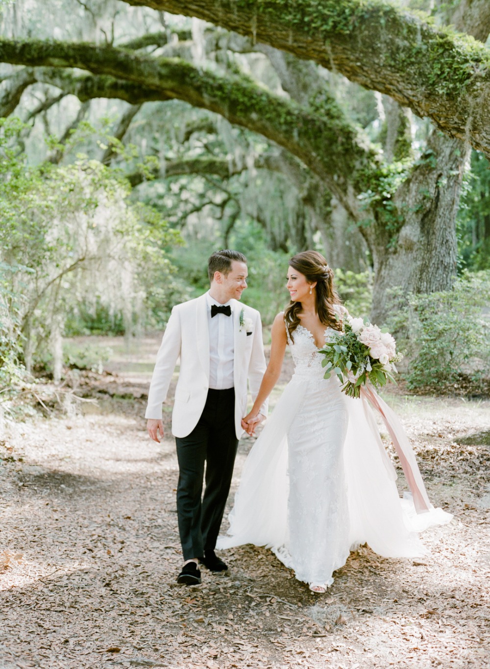 classic wedding couple