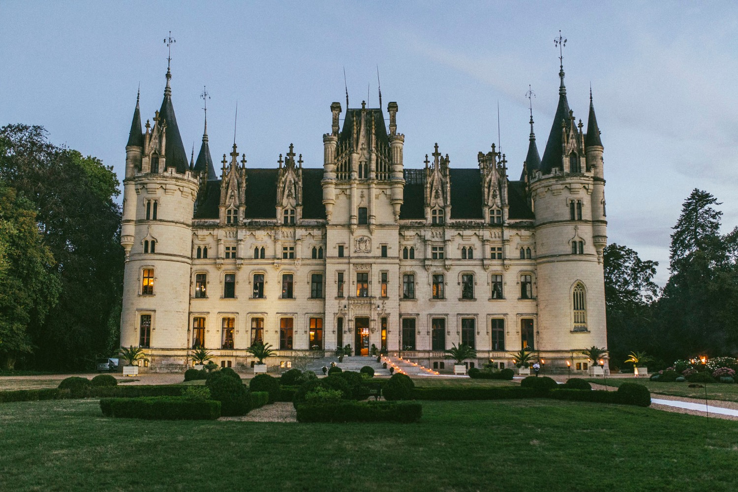 this-castle-wedding-is-mind-blowing