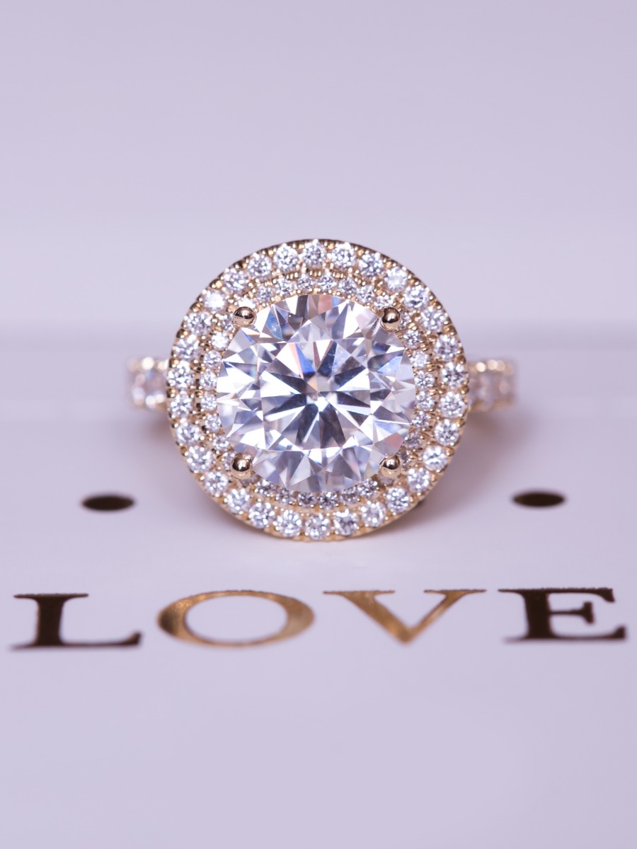 5 Unique Diamond Engagement Rings for a Unique Season