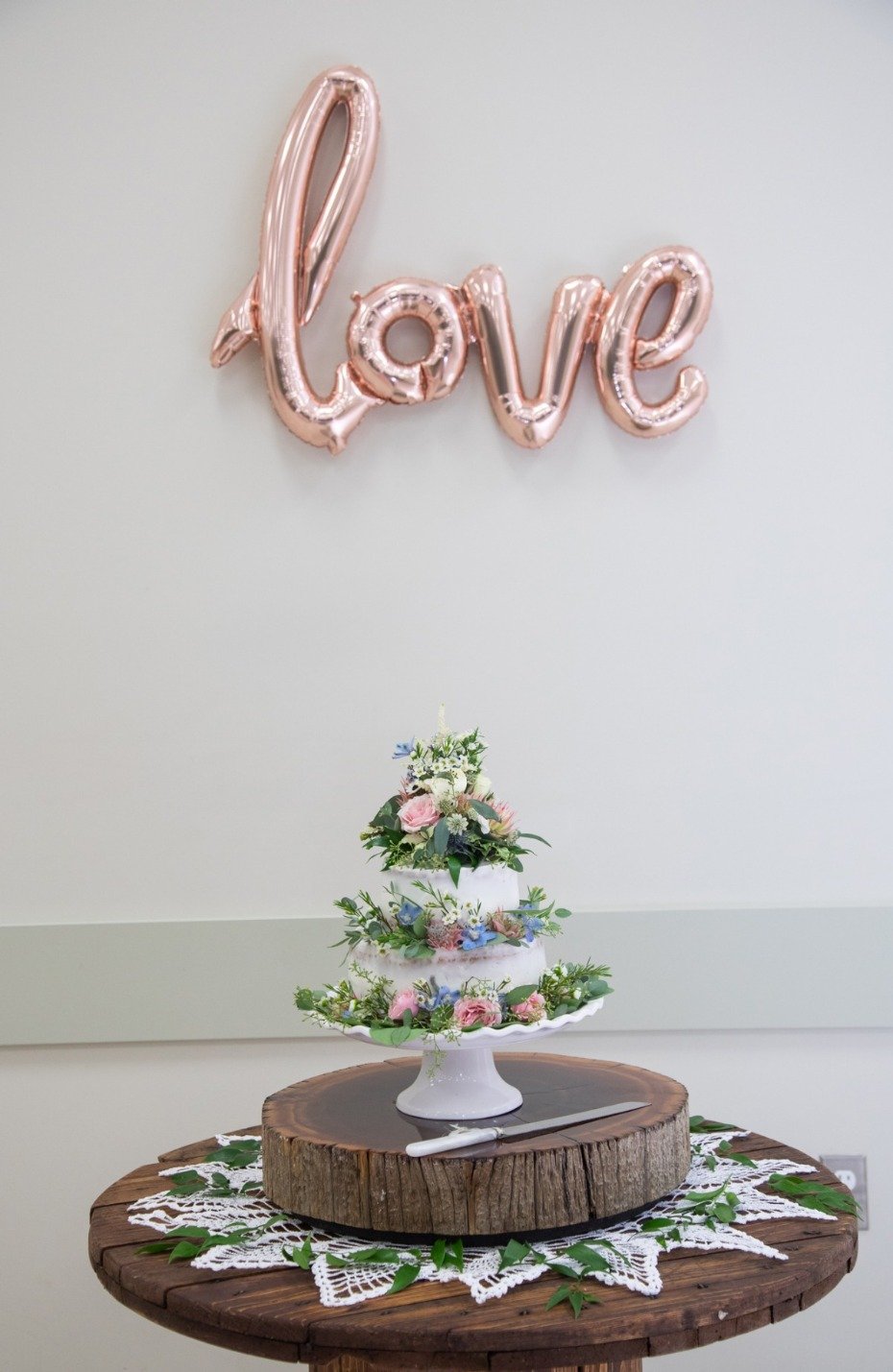 sweet shabby chic wedding cake display