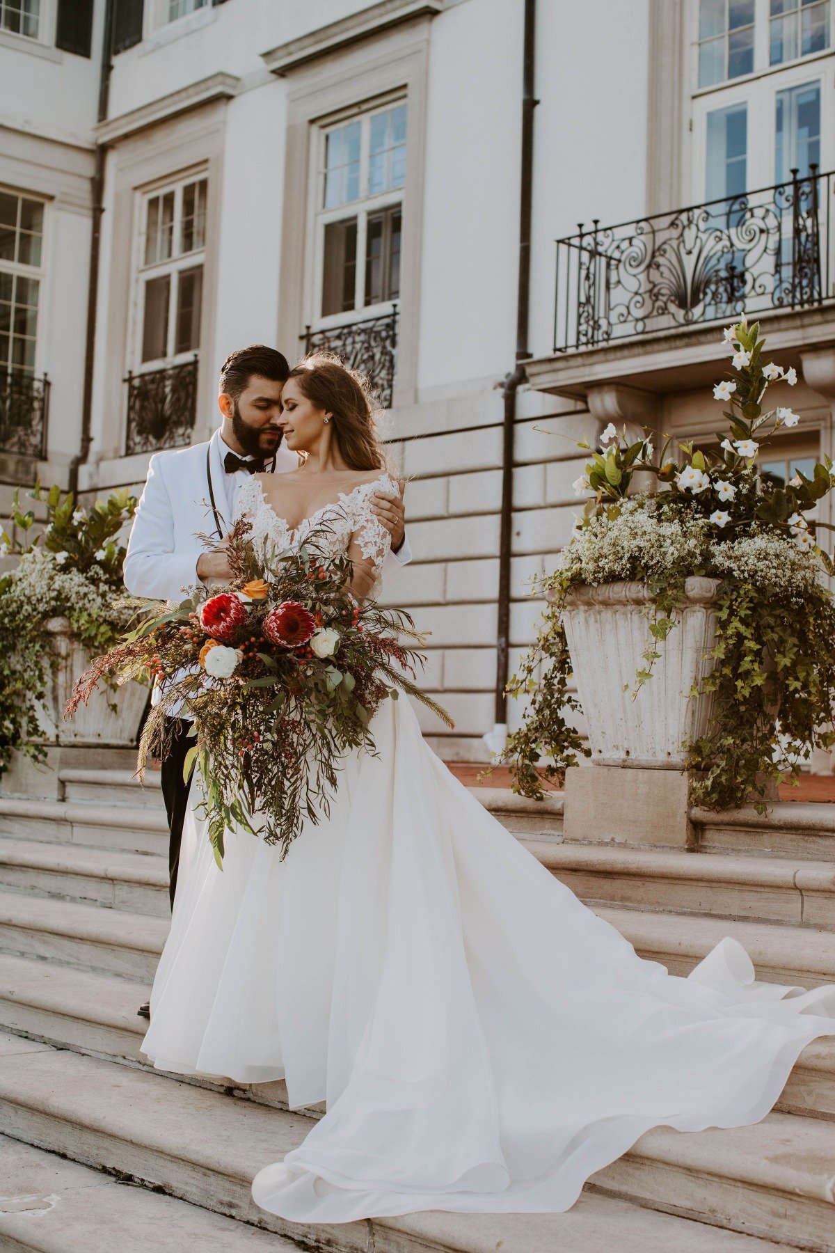 Luxurious jewel-toned wedding shoot