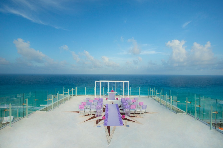 Sky wedding deck at Palace Resorts