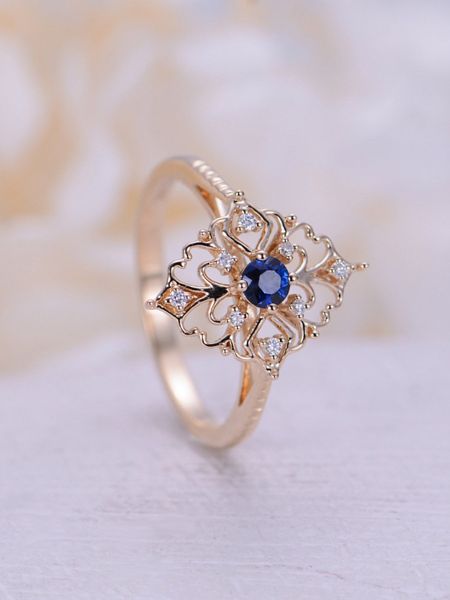 14 of the Chicest Under $1700 Engagement Rings on Etsy